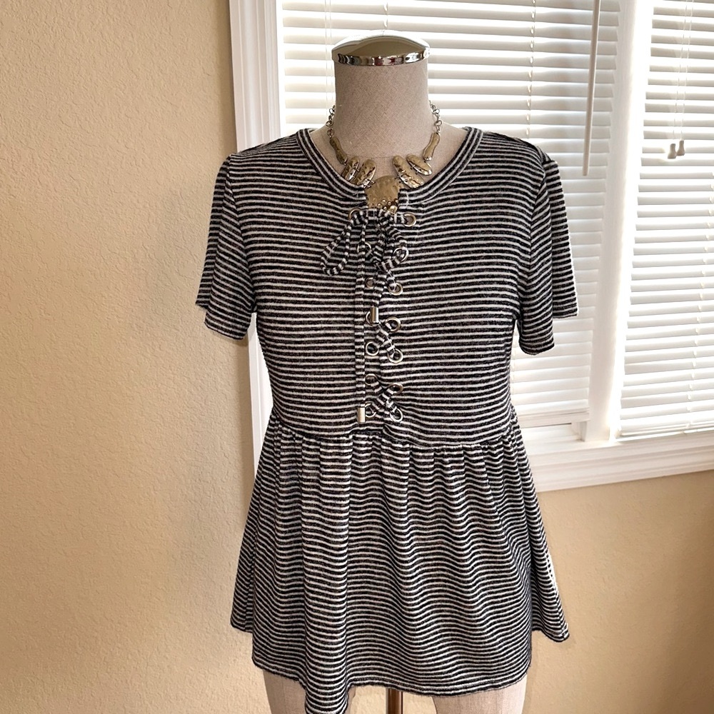 🙂4/$20 89+ Madison Blue & White Stripe Shirt